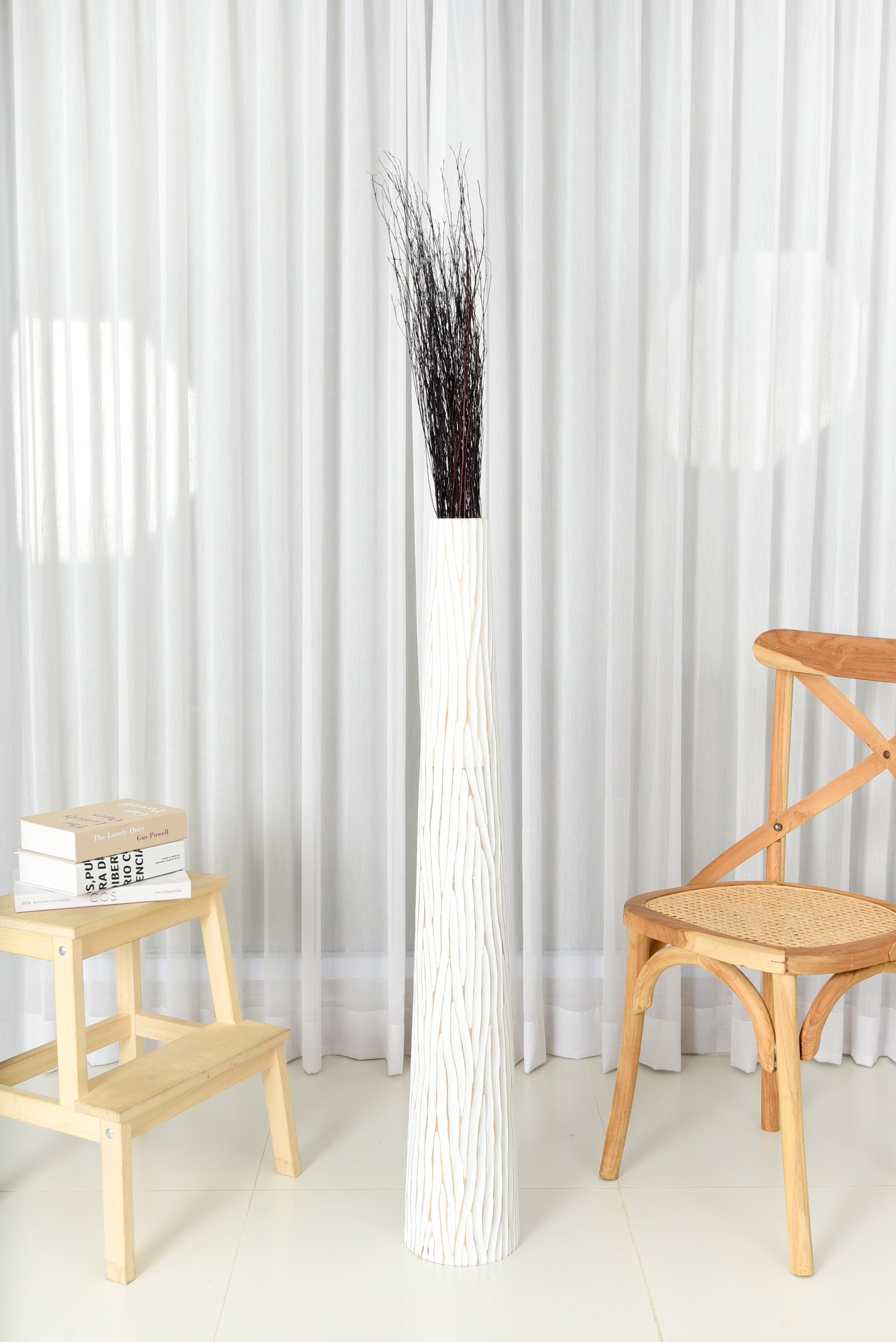 Large Mango Wood Floor Vase – Handcrafted Decorative Highlight from Thailand, 105 cm