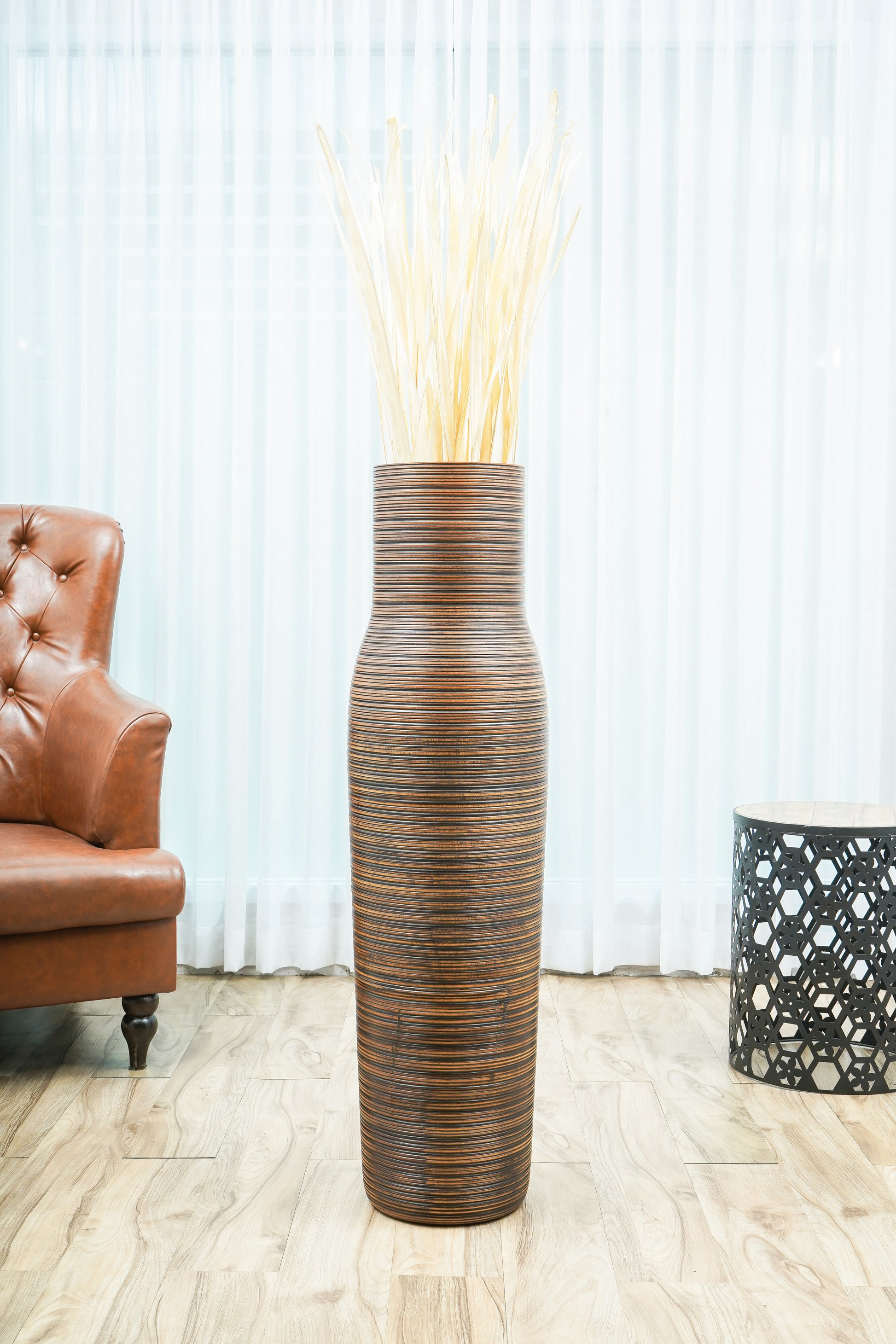 Large Mango Wood Floor Vase – Handcrafted Decorative Highlight from Thailand, 105 cm