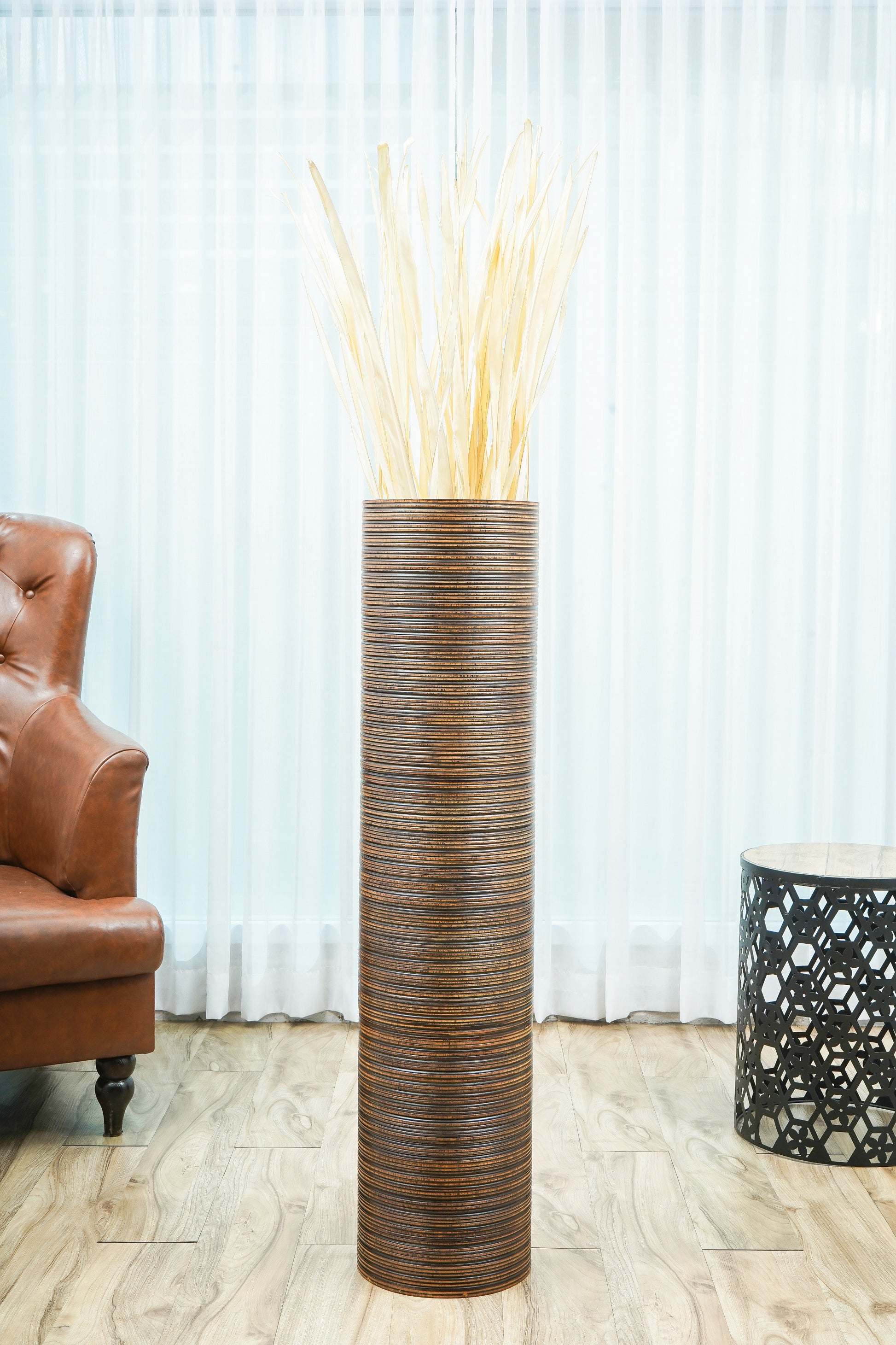 Large Mango Wood Floor Vase – Handcrafted Decorative Highlight from Thailand, 105 cm