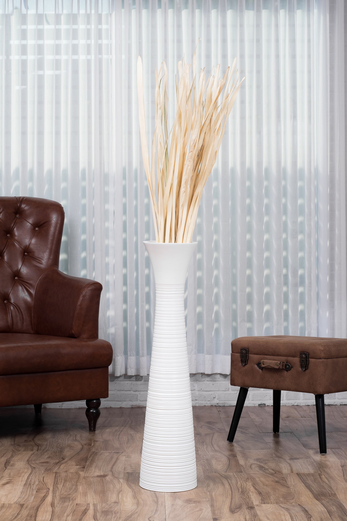 Large Mango Wood Floor Vase – Handcrafted Decorative Highlight from Thailand, 85 cm