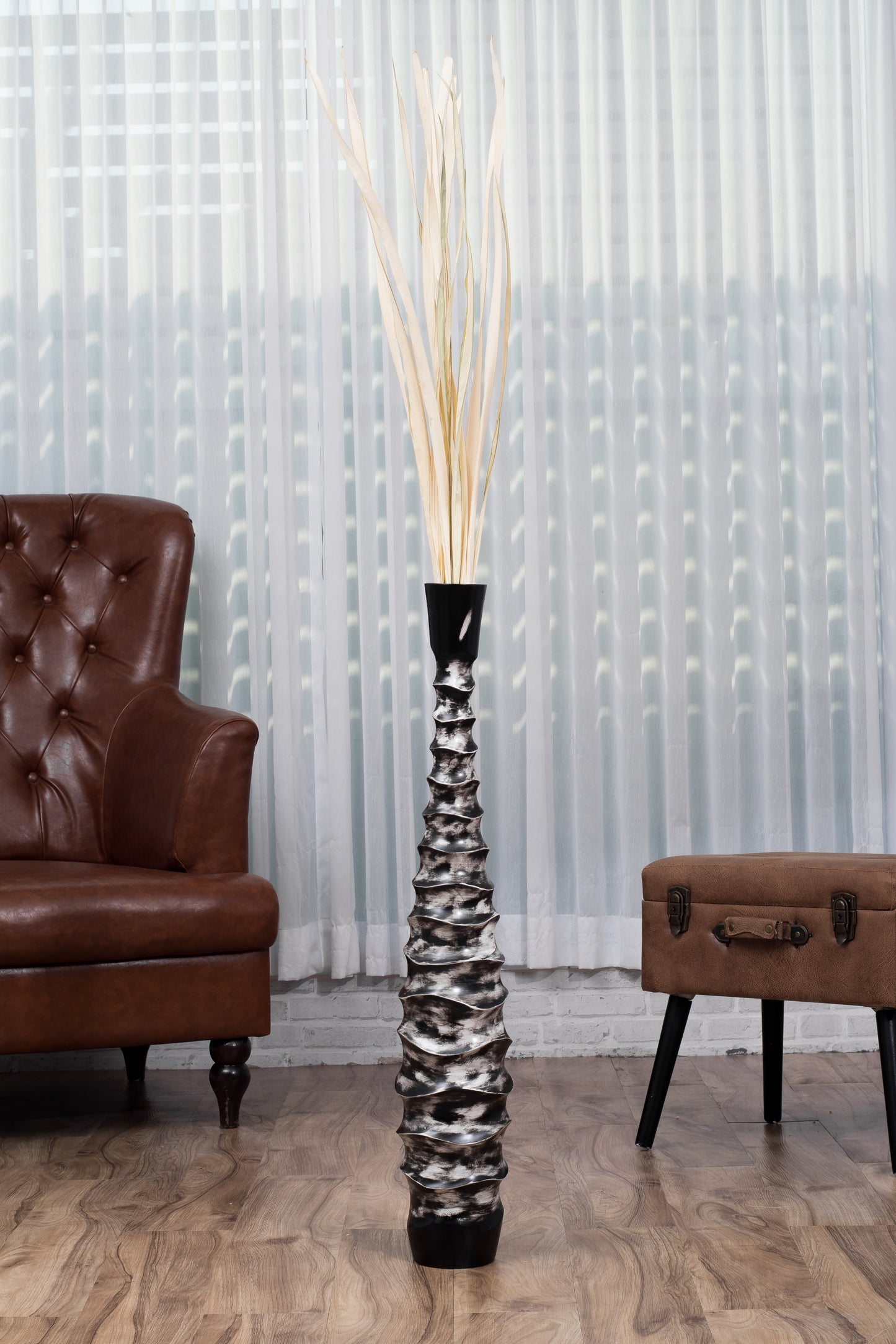 Large Mango Wood Floor Vase – Handcrafted Decorative Highlight from Thailand, 85 cm