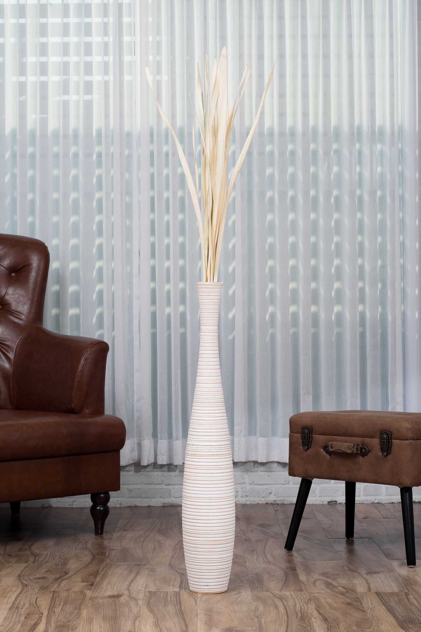 Large Mango Wood Floor Vase – Handcrafted Decorative Highlight from Thailand, 85 cm