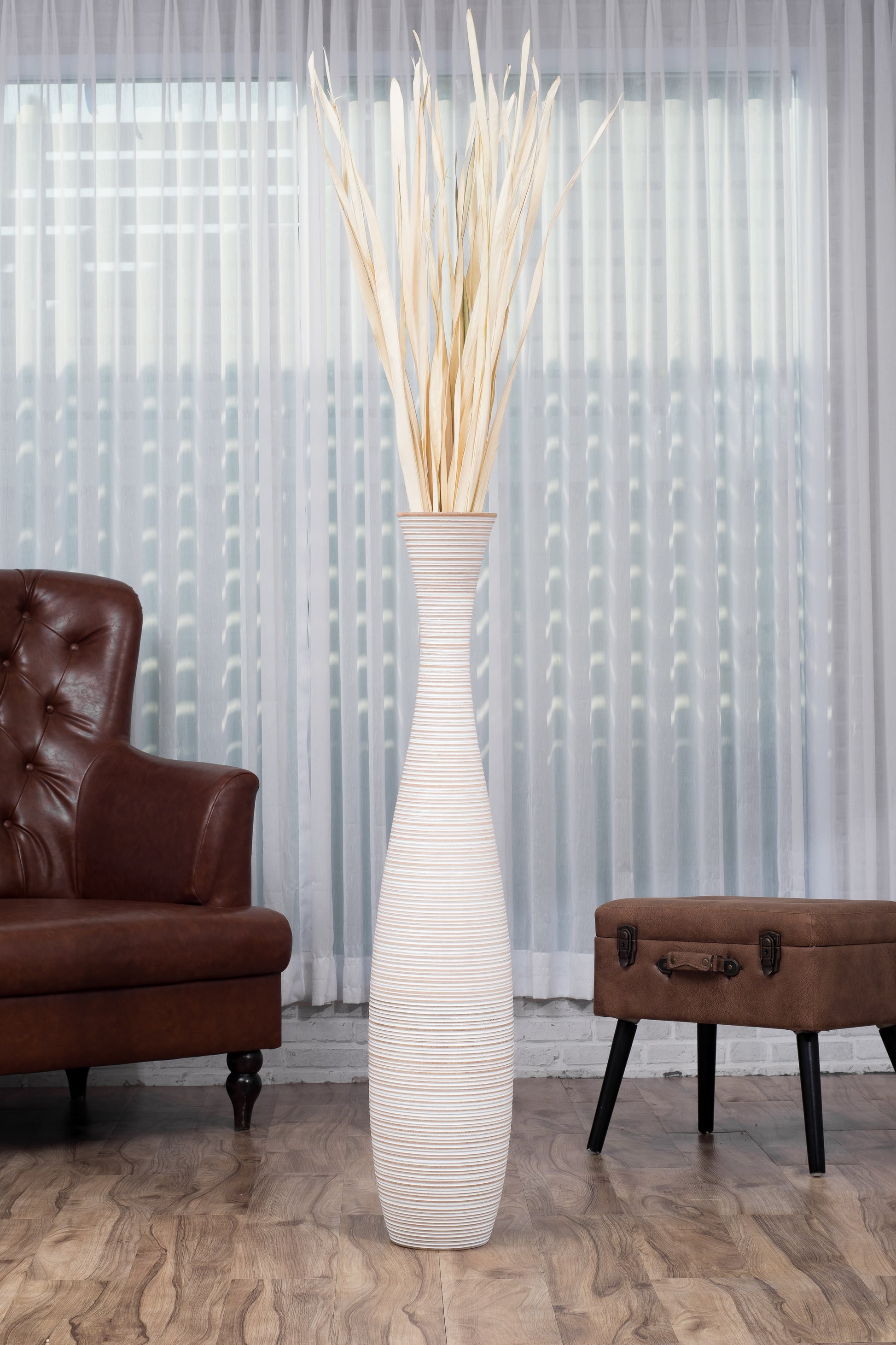 Large Mango Wood Floor Vase – Handcrafted Decorative Highlight from Thailand, 105 cm