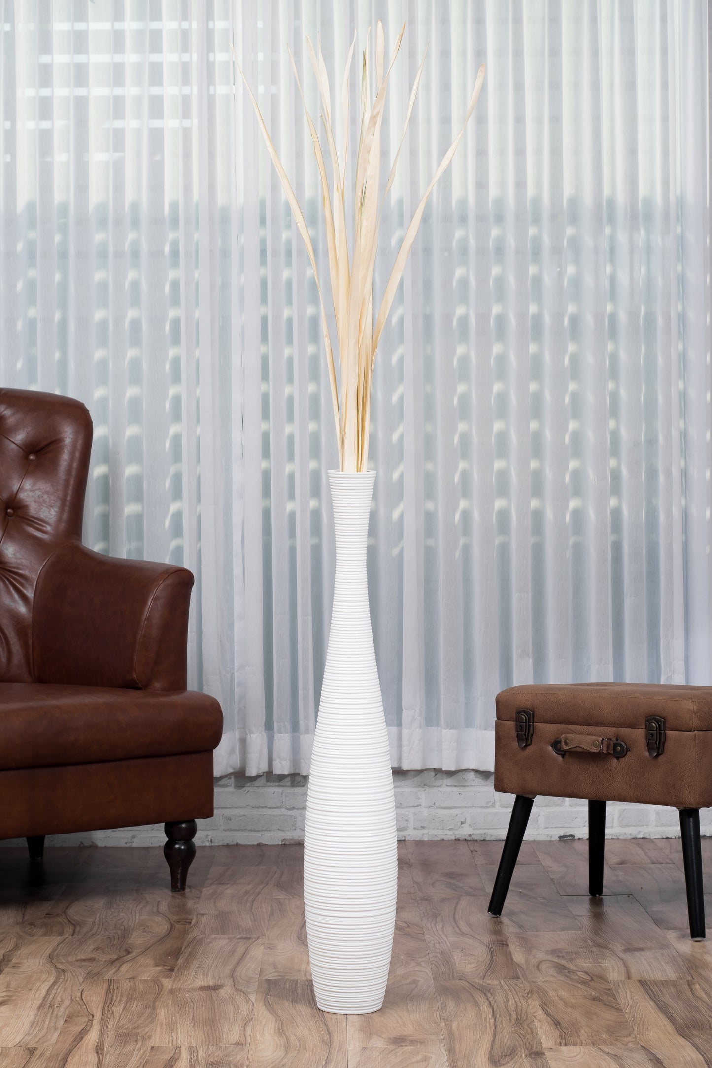 Large Mango Wood Floor Vase – Handcrafted Decorative Highlight from Thailand, 85 cm