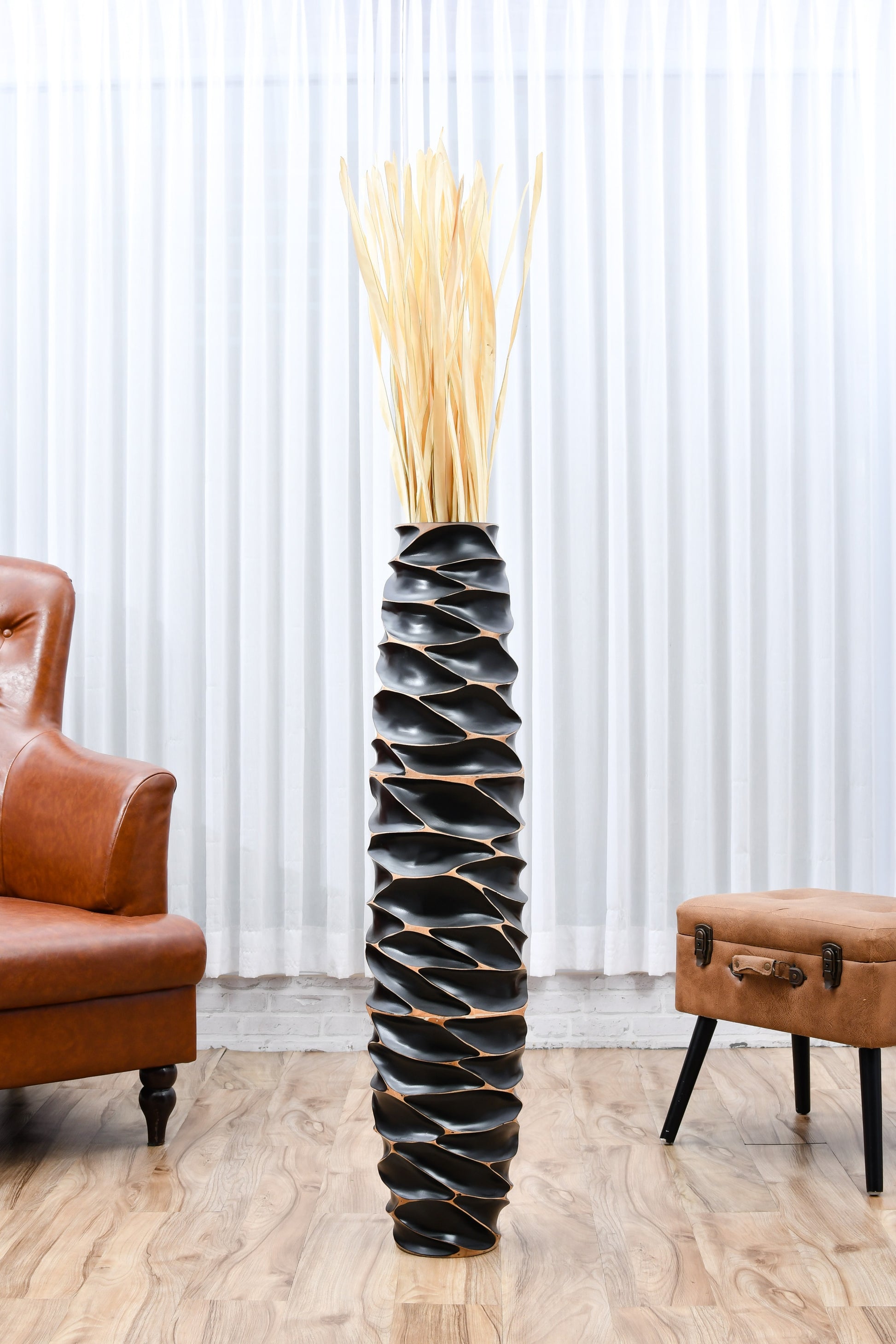 Large Mango Wood Floor Vase – Handcrafted Decorative Highlight from Thailand, 105 cm