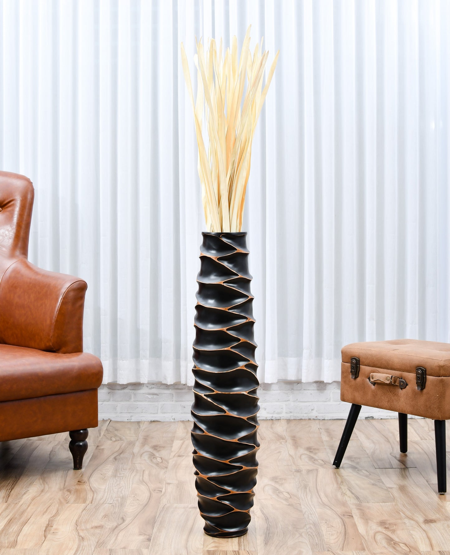 Large Mango Wood Floor Vase – Handcrafted Decorative Highlight from Thailand, 85 cm