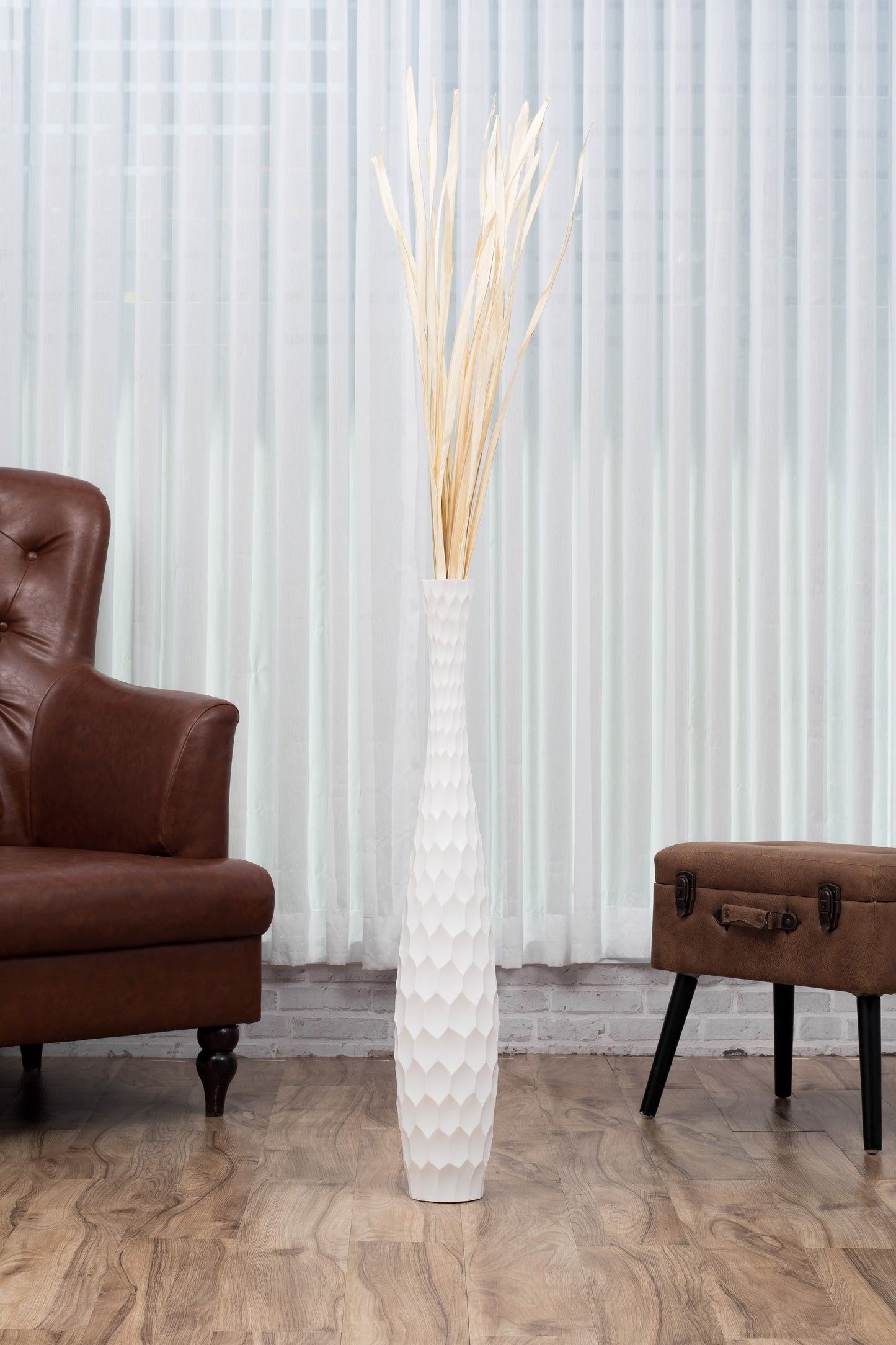 Large Mango Wood Floor Vase – Handcrafted Decorative Highlight from Thailand, 85 cm