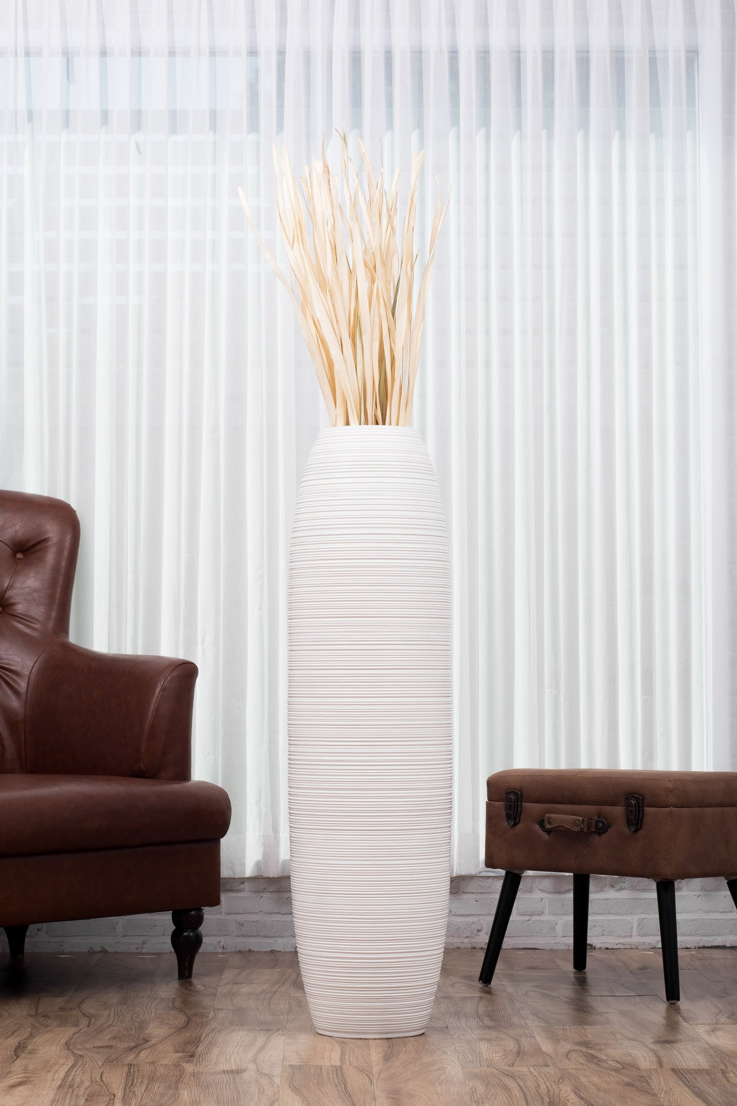 Large Mango Wood Floor Vase – Handcrafted Decorative Highlight from Thailand, 105 cm