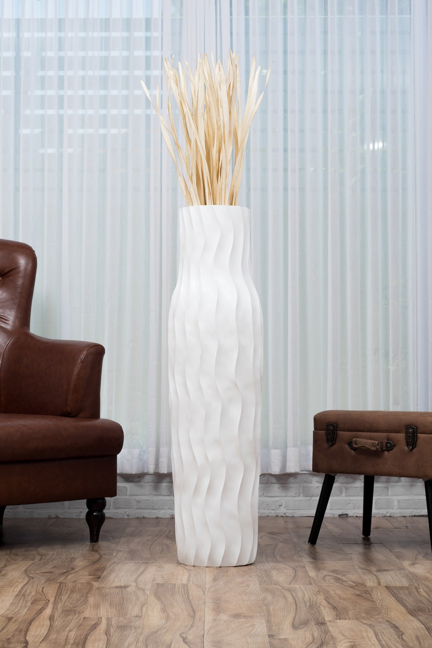 Large Mango Wood Floor Vase – Handcrafted Decorative Highlight from Thailand, 105 cm