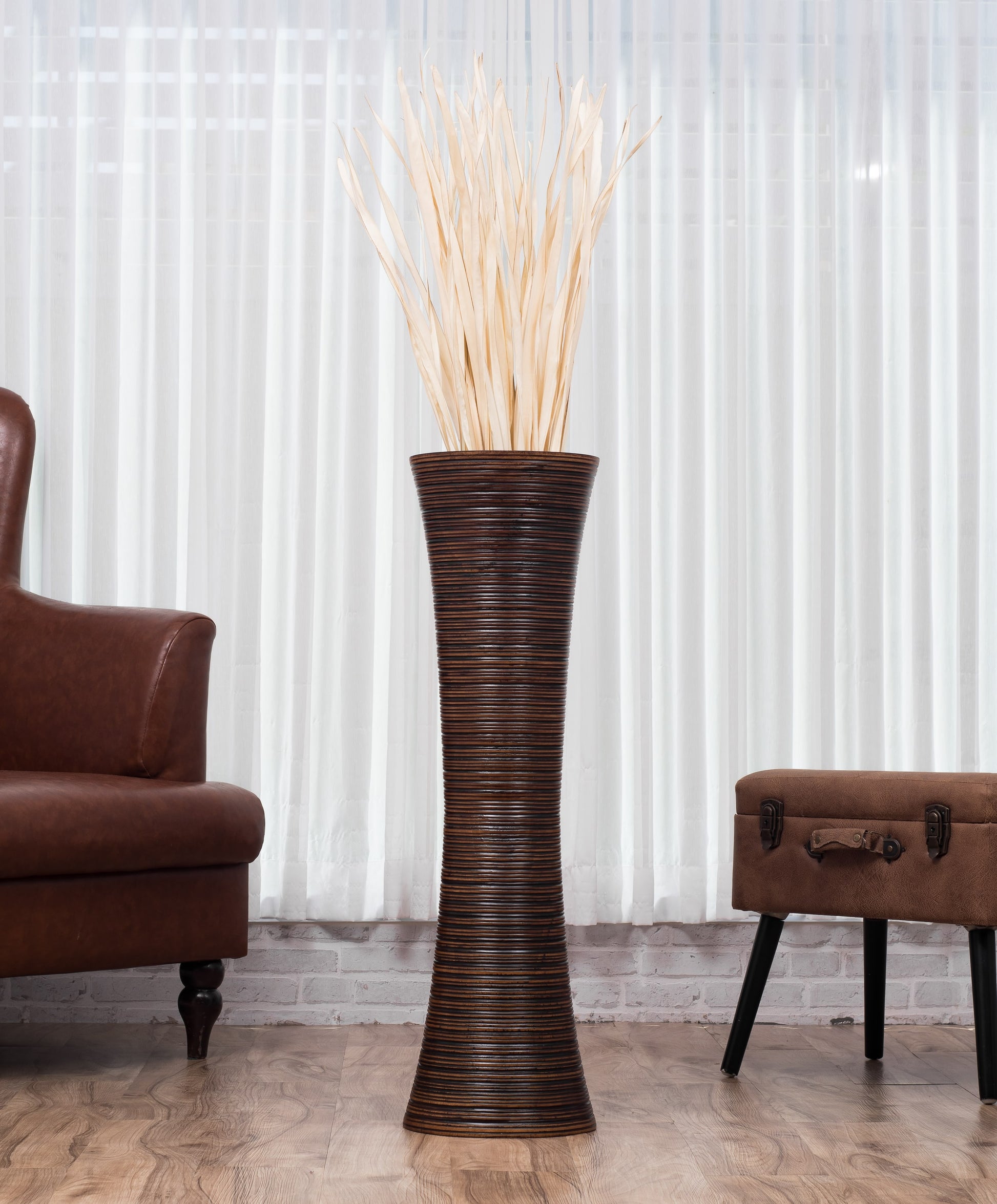 Large Mango Wood Floor Vase – Handcrafted Decorative Highlight from Thailand, 85 cm
