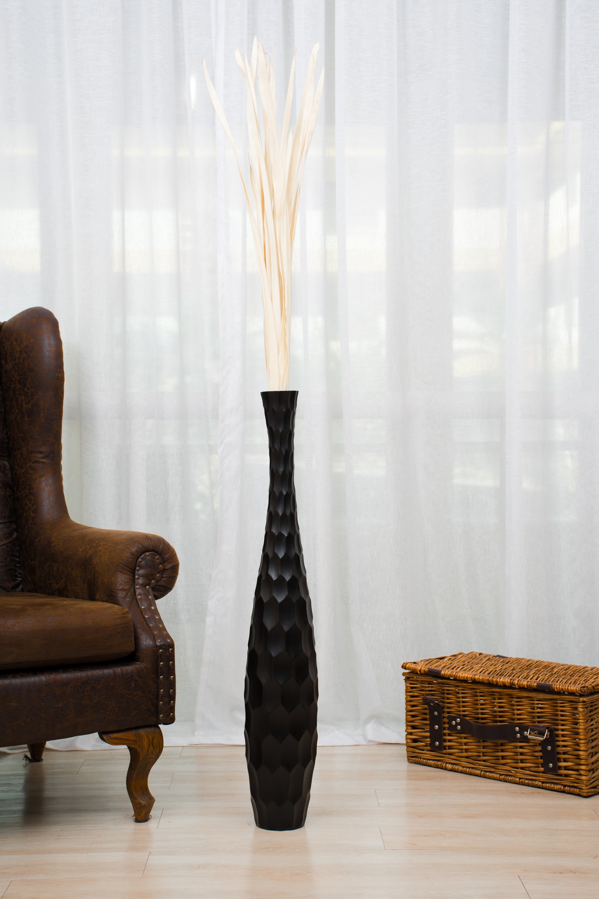 Large Mango Wood Floor Vase – Handcrafted Decorative Highlight from Thailand, 85 cm