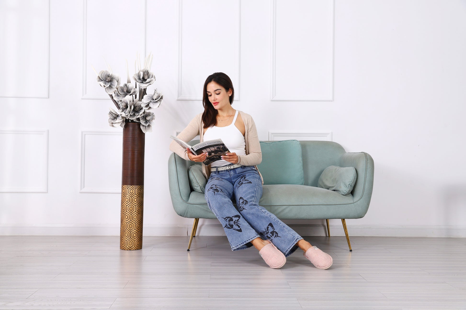 Large Resin Floor Vase – Stylish Waterproof Vase for Fresh & Dried Flowers, 85 cm