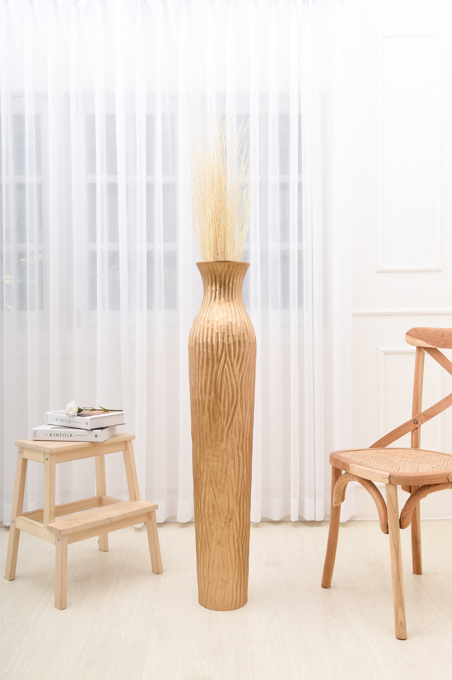 Large Mango Wood Floor Vase – Handcrafted Decorative Highlight from Thailand, 105 cm