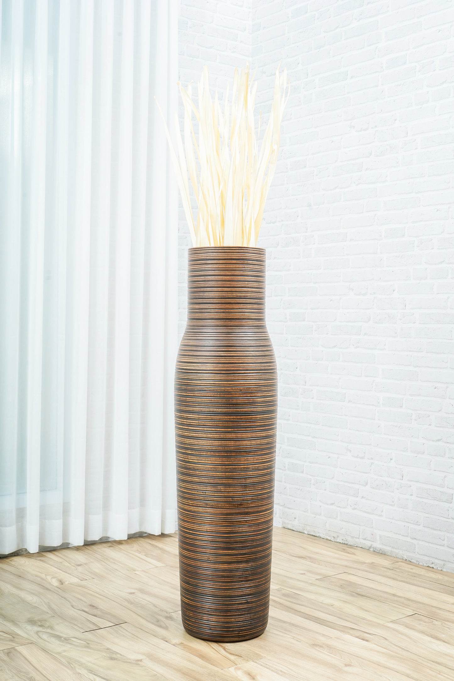 Large Mango Wood Floor Vase – Handcrafted Decorative Highlight from Thailand, 105 cm