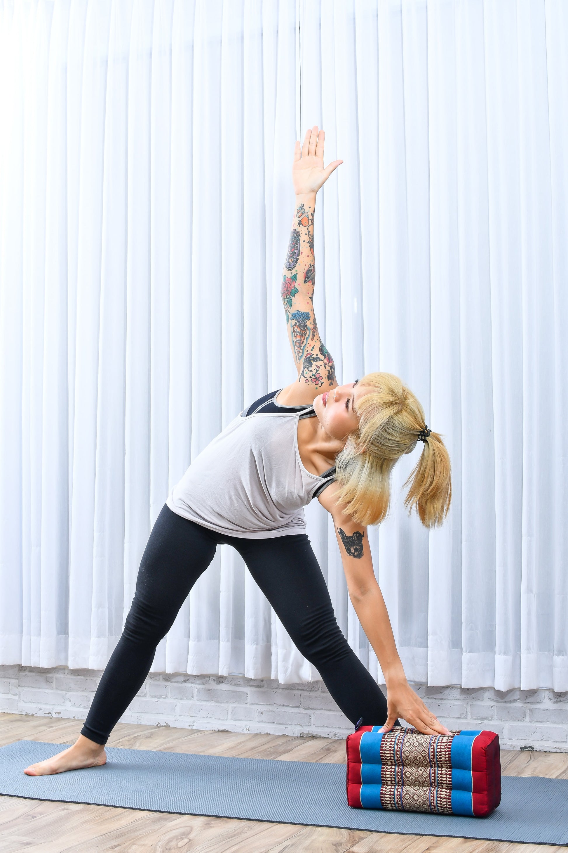 Kapok Yoga Block Cushion – Firm Meditation & Yoga Cushion with Cotton Cover, Sf27 - Blue, Red