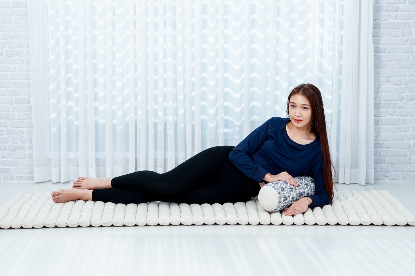 Yoga Roll Cushion – Compact Kapok Bolster & Meditation Pillow with Cotton Cover, El2 - Black