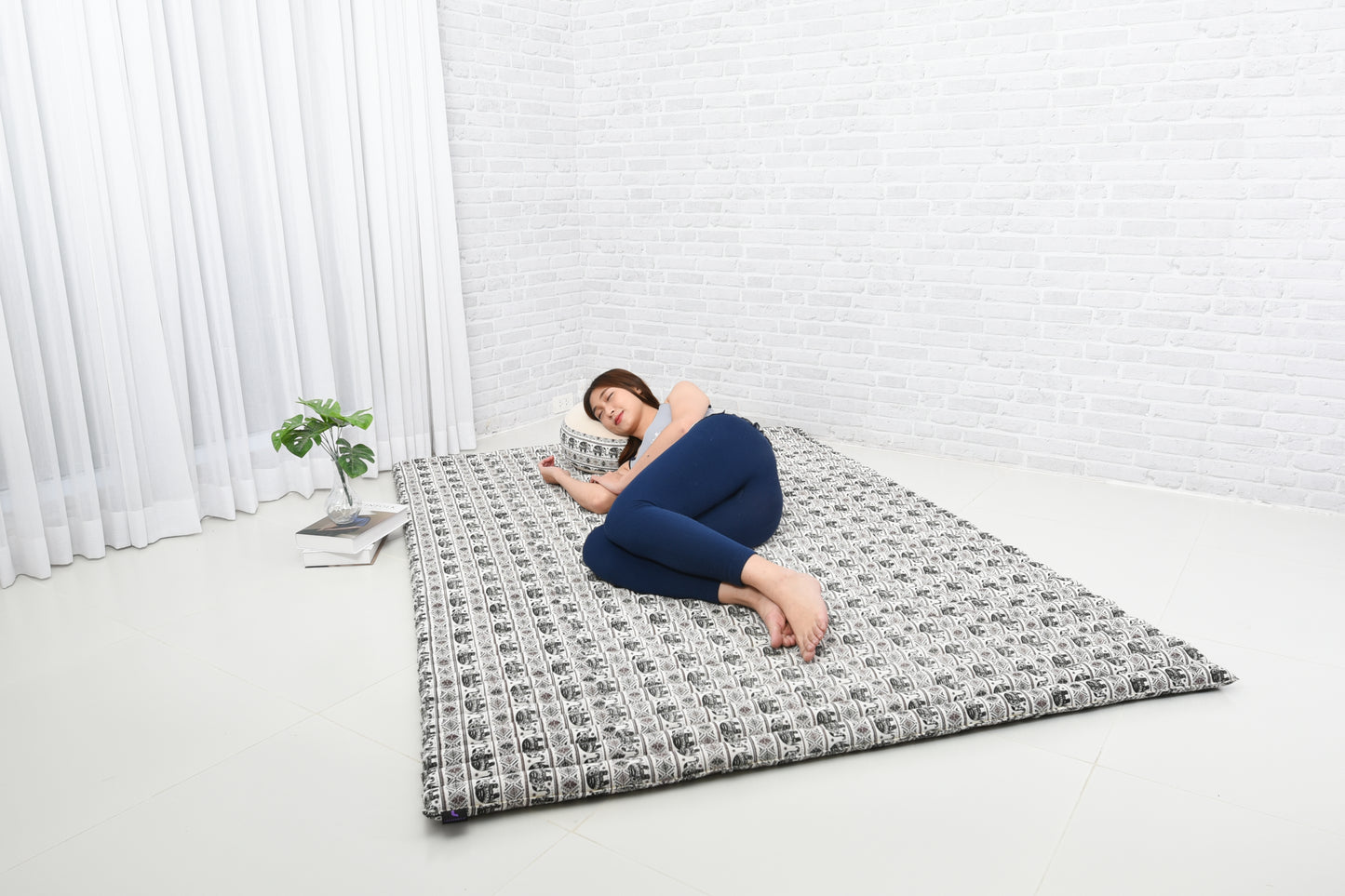 Kapok Roll-Up Mattress – Foldable Sleeping & Relax Mat with Cotton Cover for Home & Outdoor Use, El2 - Black, XL: 190x145 cm