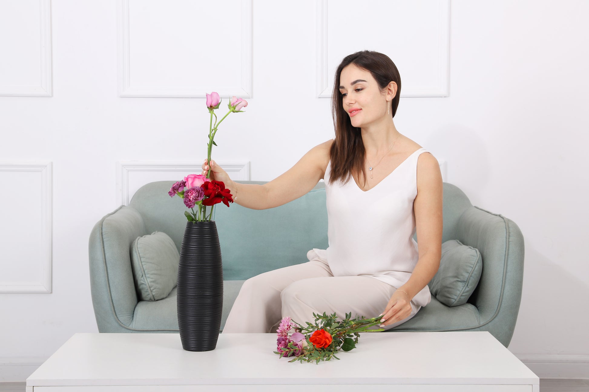 Compact Resin Vase – Stylish Waterproof Decorative Vase for Floor, Table or Shelf, black, 34 cm