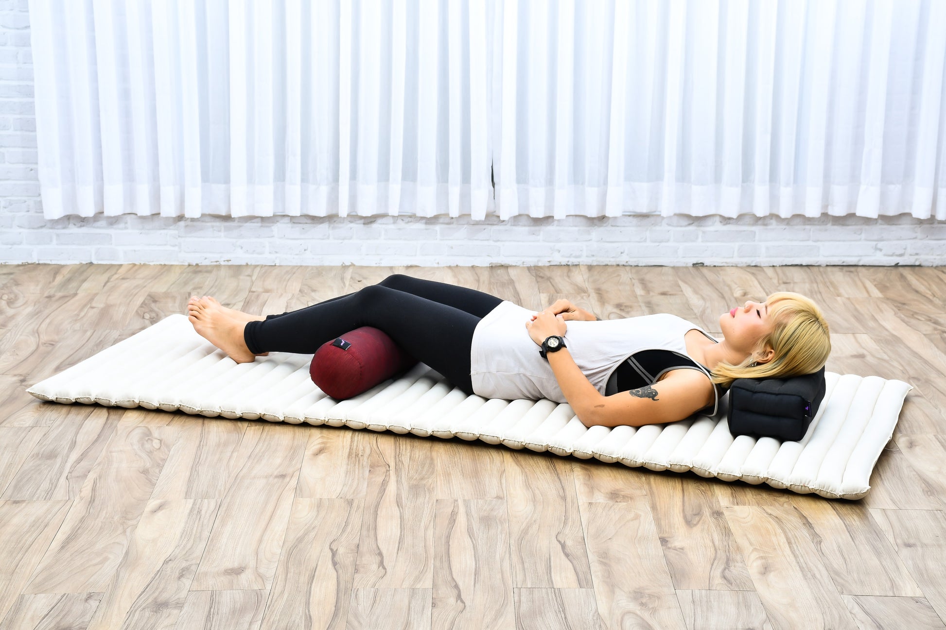 Yoga Roll Cushion – Compact Kapok Bolster & Meditation Pillow with Cotton Cover, Cl24 - Red