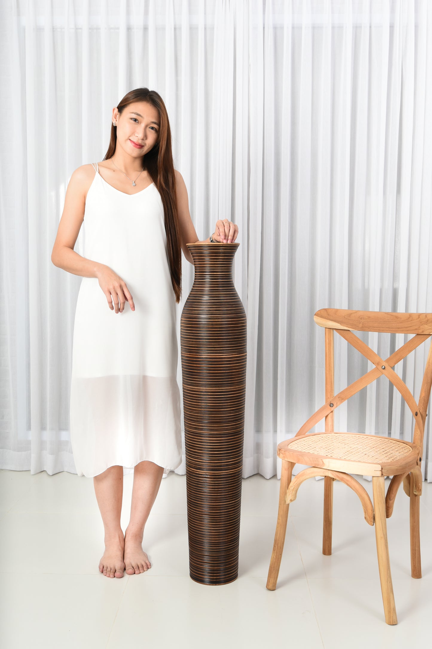 Large Mango Wood Floor Vase – Handcrafted Decorative Highlight from Thailand, 105 cm