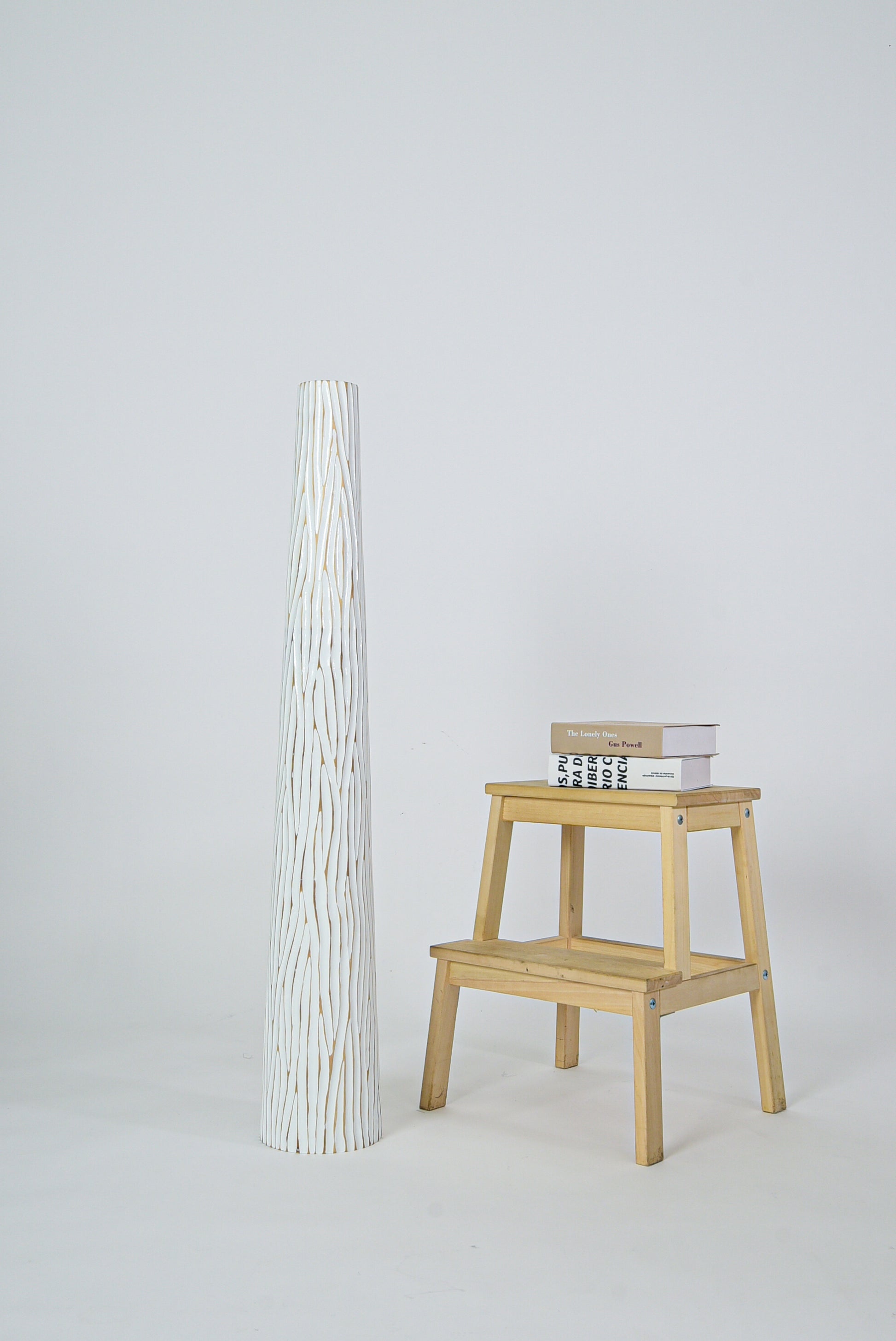 Large Mango Wood Floor Vase – Handcrafted Decorative Highlight from Thailand, 105 cm