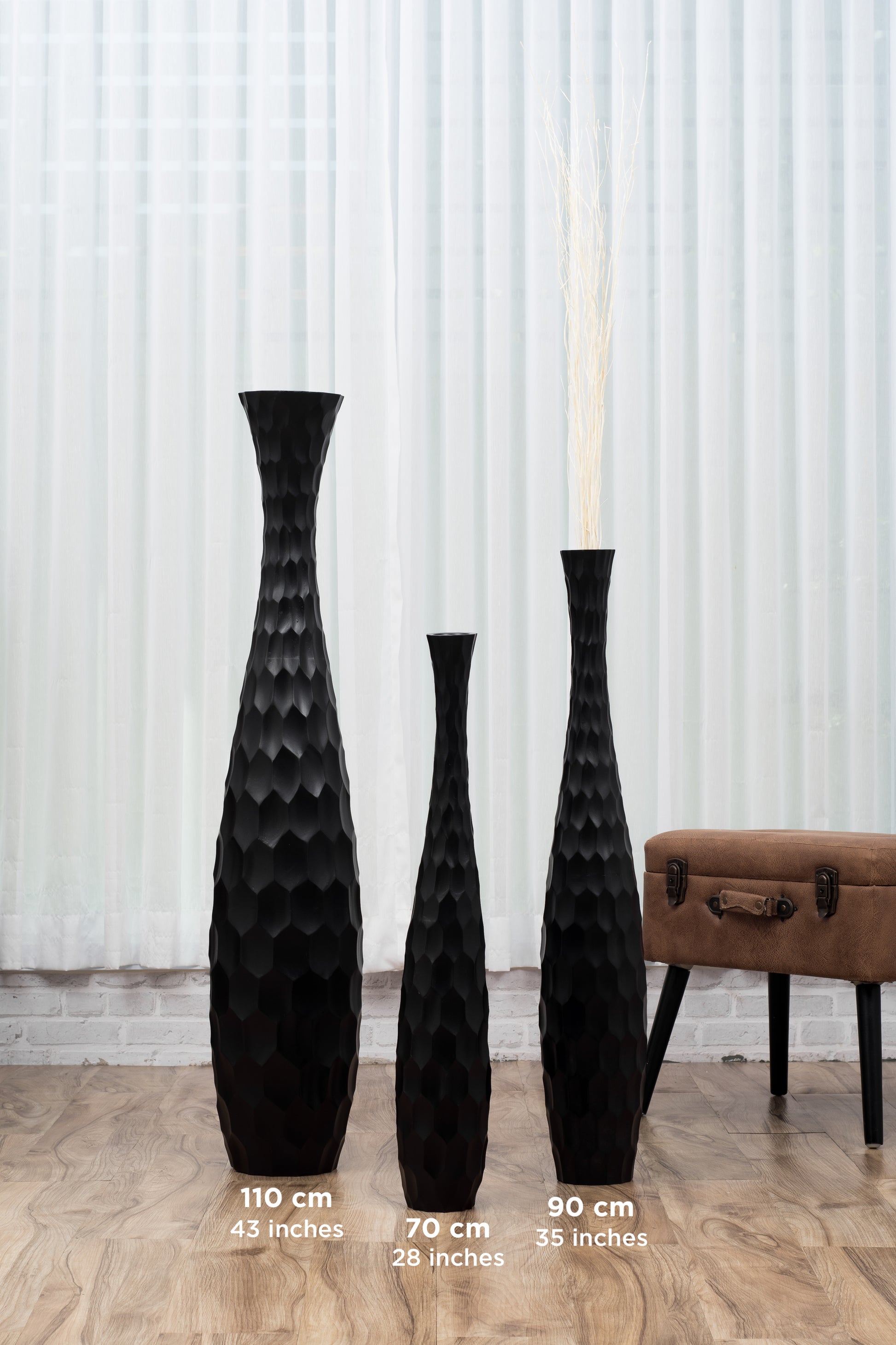 Large Mango Wood Floor Vase – Handcrafted Decorative Highlight from Thailand, 105 cm