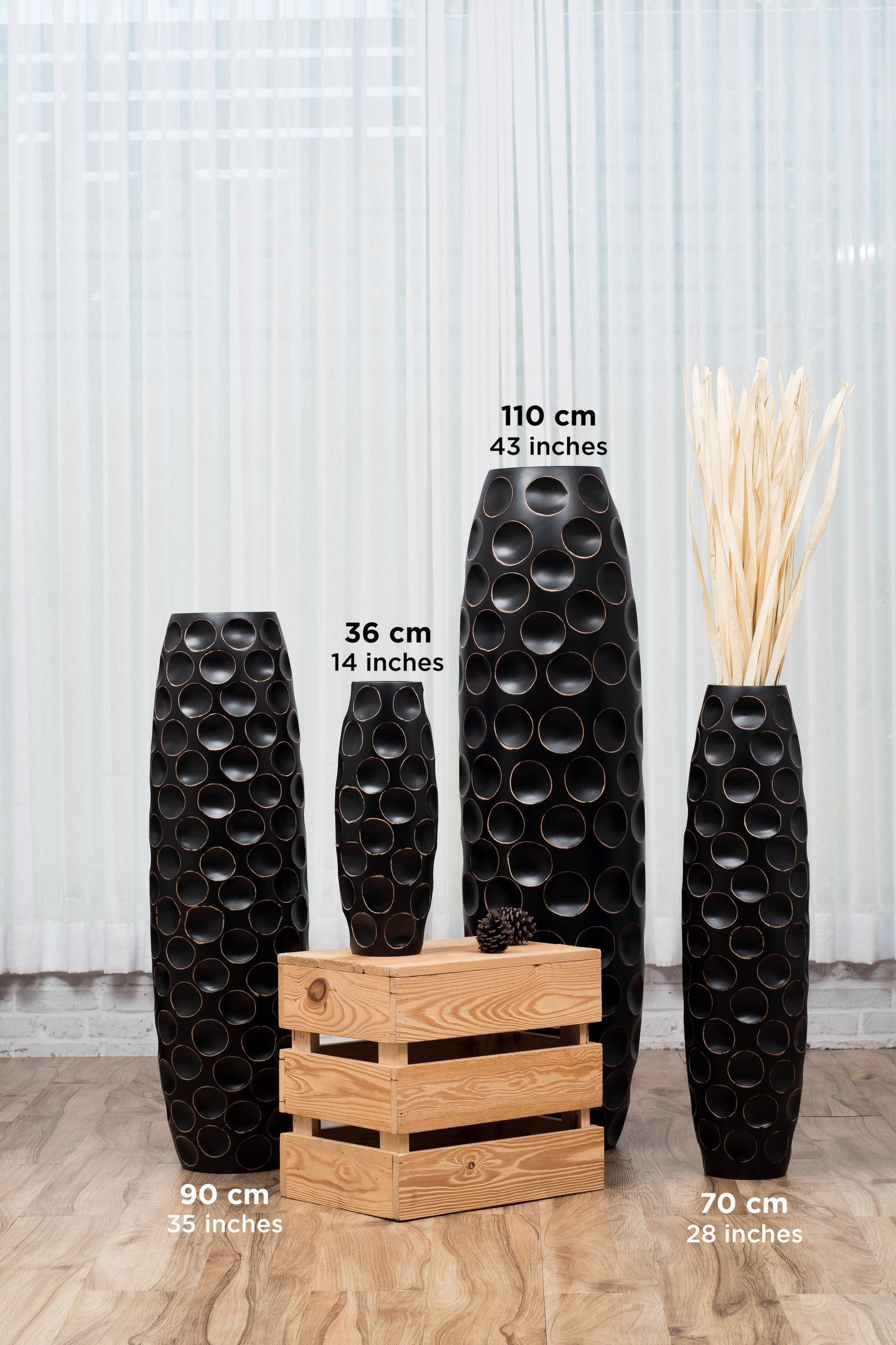 Large Mango Wood Floor Vase – Handcrafted Decorative Highlight from Thailand, 85 cm