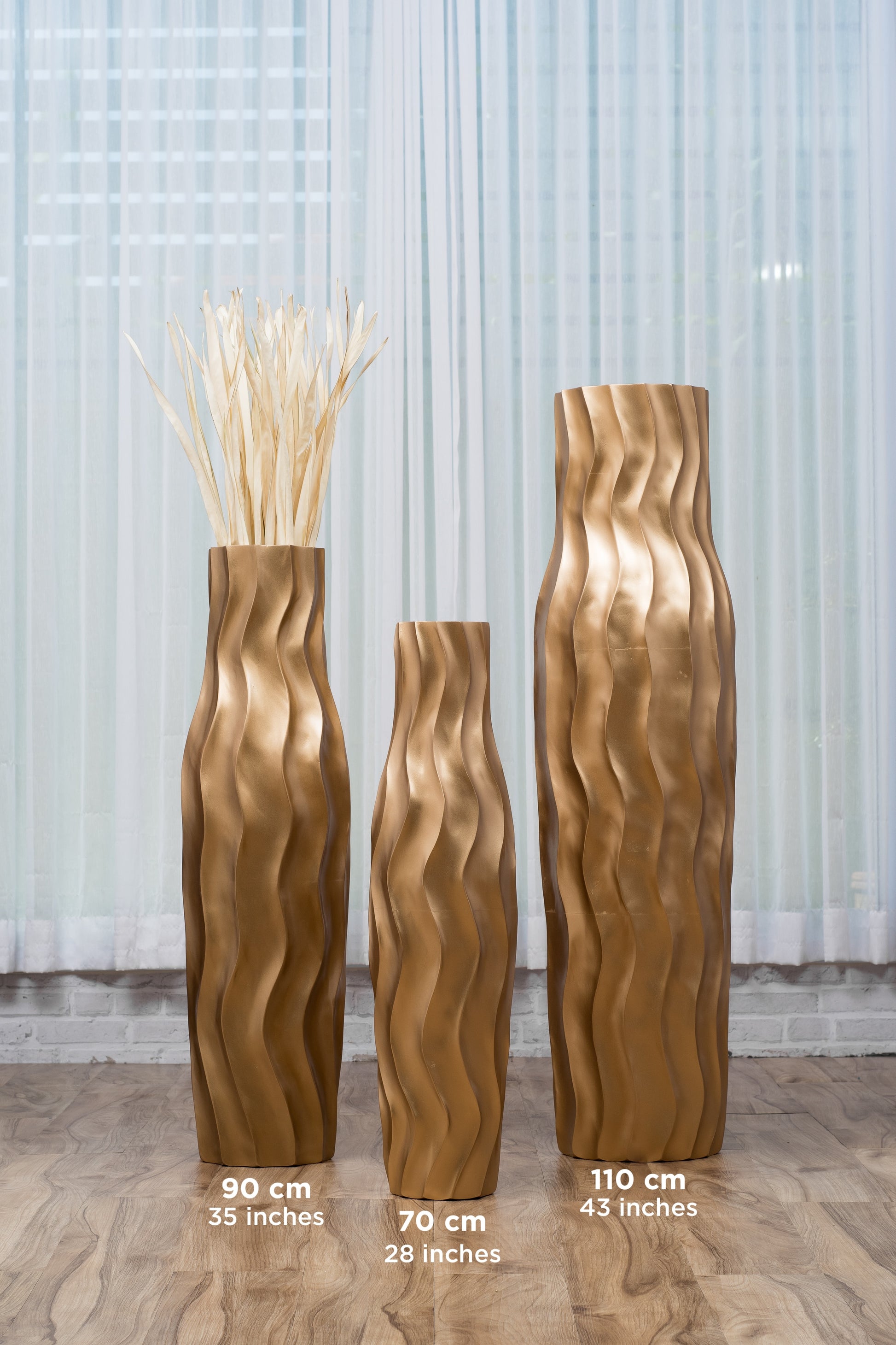 Large Mango Wood Floor Vase – Handcrafted Decorative Highlight from Thailand, 85 cm