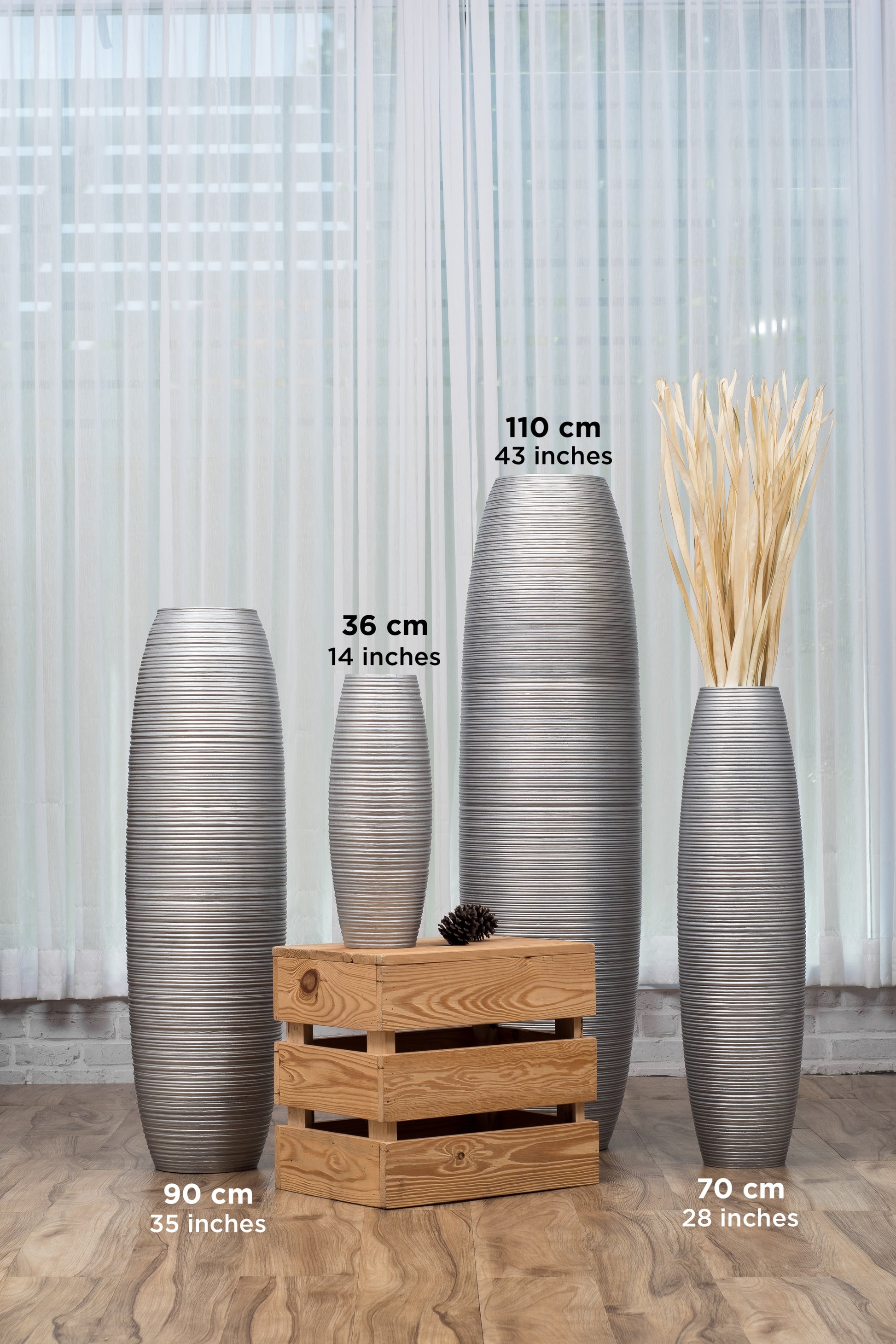 Large Mango Wood Floor Vase – Handcrafted Decorative Highlight from Thailand, 65 cm