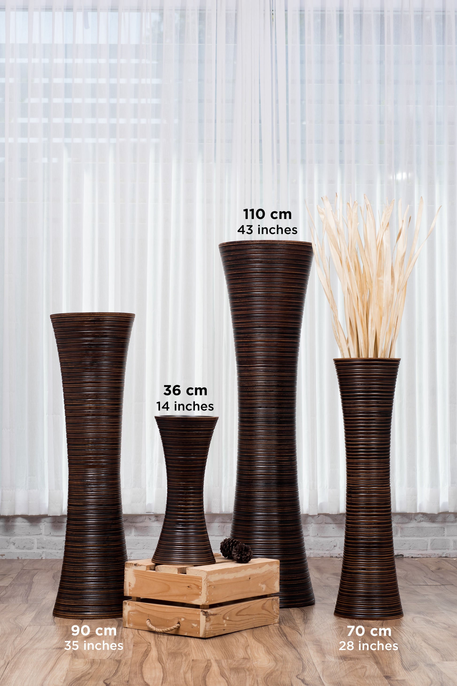 Large Mango Wood Floor Vase – Handcrafted Decorative Highlight from Thailand, 85 cm