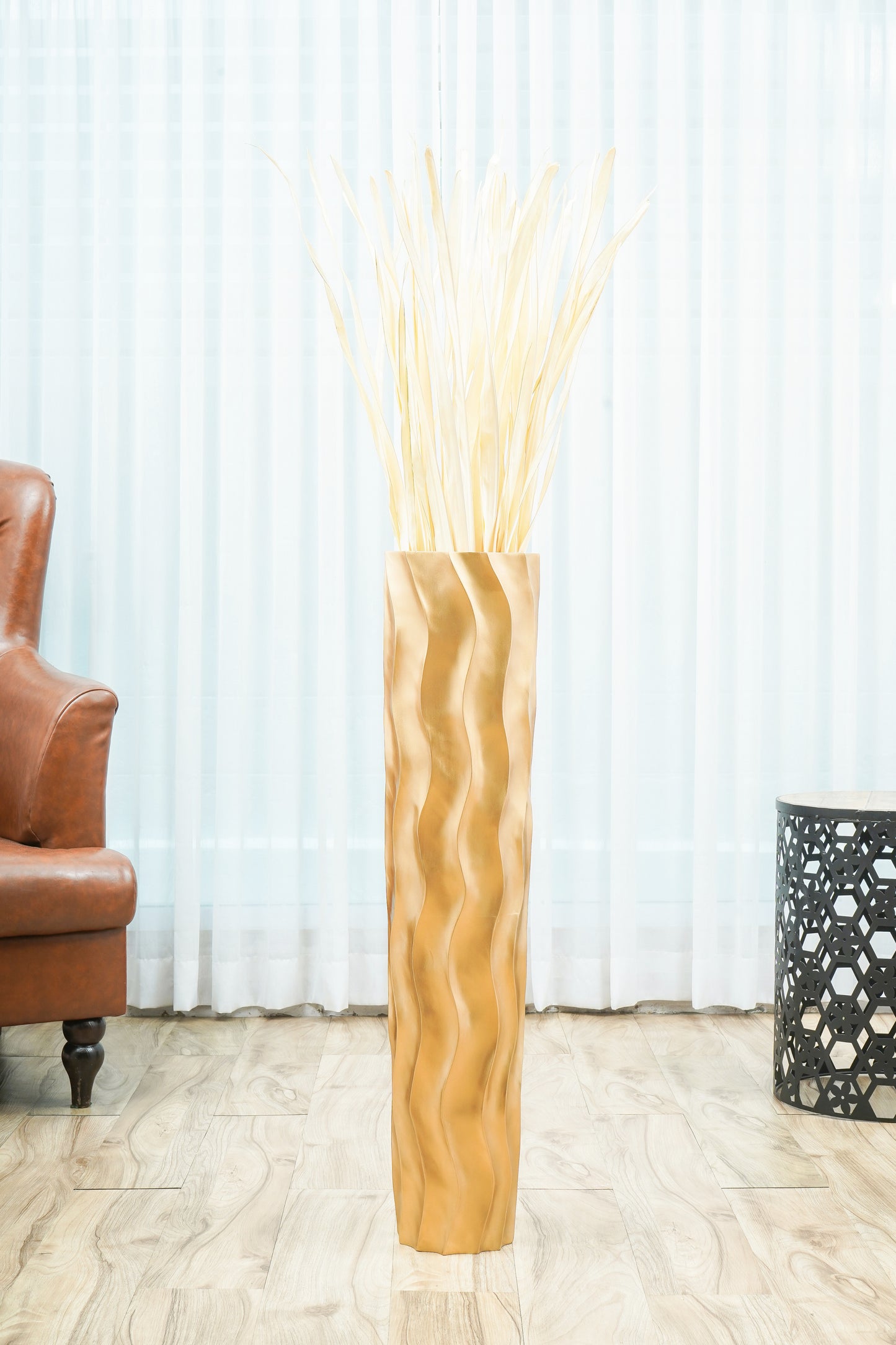 Large Mango Wood Floor Vase – Handcrafted Decorative Highlight from Thailand, 85 cm